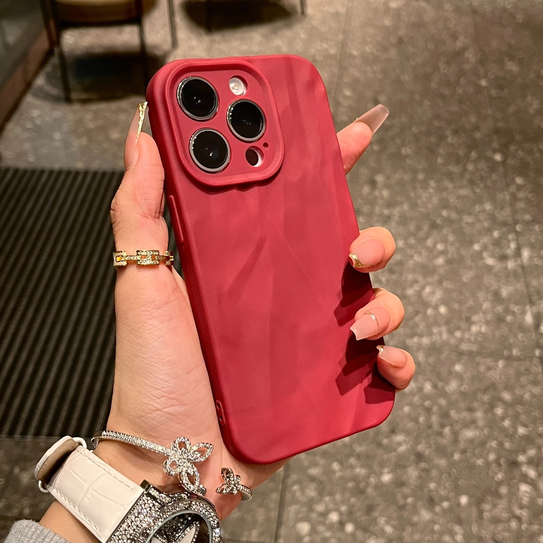 高级酒红磨砂褶皱iPhone15/14promax手机壳苹果13/12/11软套xr壳