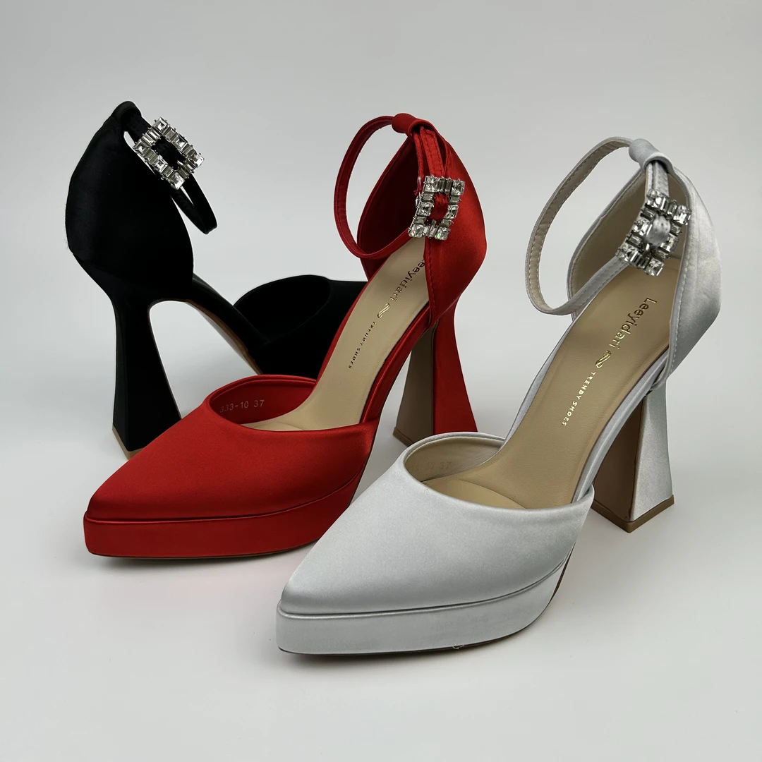 333-10 年新款尖头酒杯跟防水台凉鞋配钻石女鞋白色时尚百搭女士