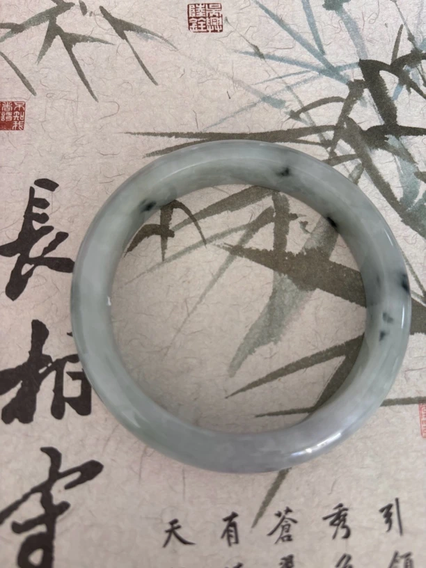 F988牛奶底飘花翡翠手镯