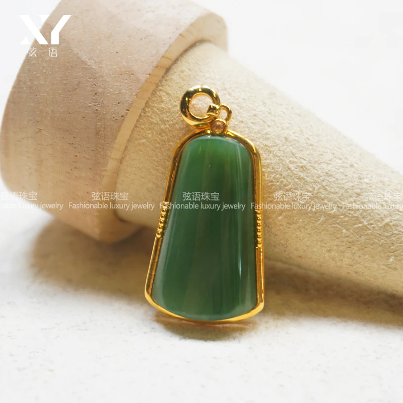 不含项链 18K金碧玉无事牌吊坠