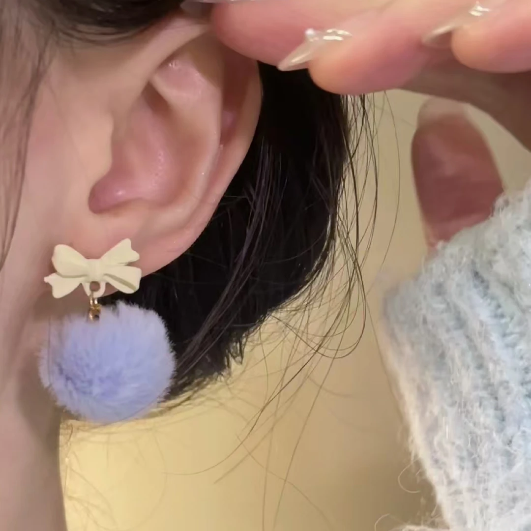 合金绒毛耳饰 甜美少女秋冬蓝色毛球耳环白色蝴蝶结毛茸茸耳饰