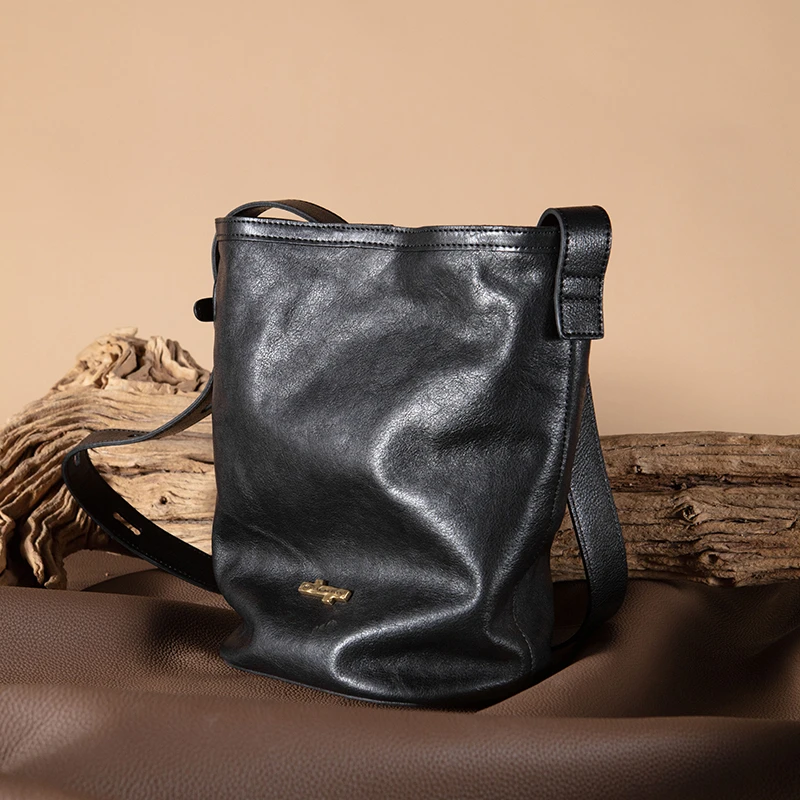 食草堂2024新款植鞣水桶女士多功能头层牛皮单肩复古质感小众云襄