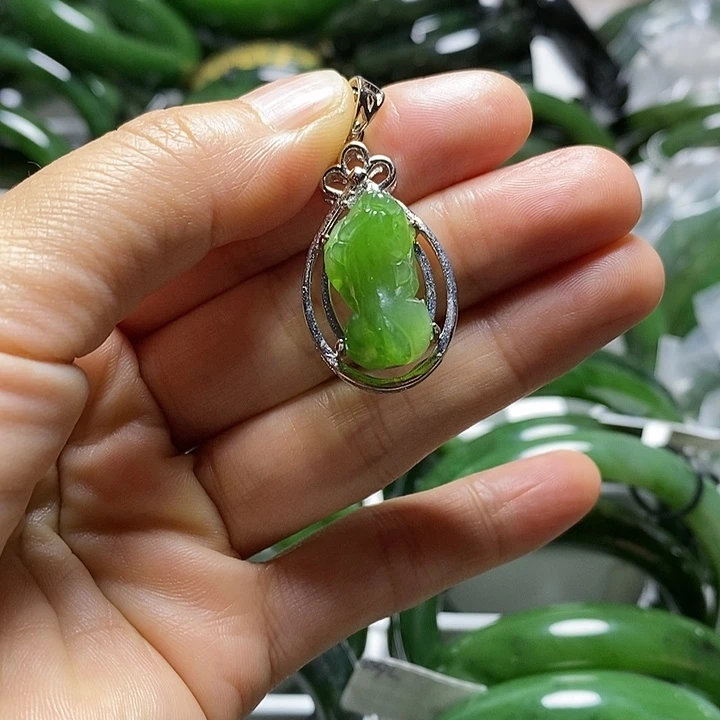 和田玉（碧玉）手镯未镶嵌碧玉吊坠