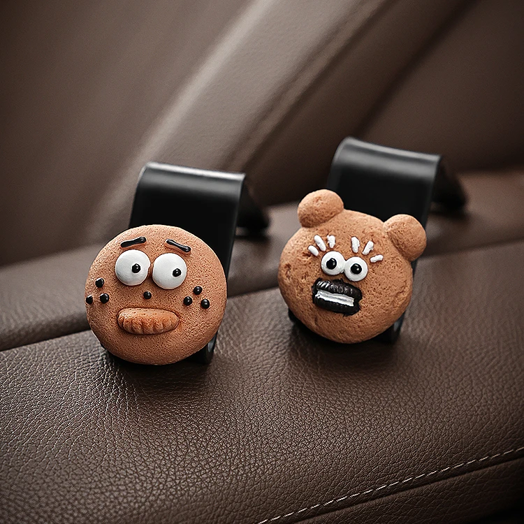 卡通饼干汽车挂钩一对装椅背车载挂钩女可爱内饰装饰车内用品大全