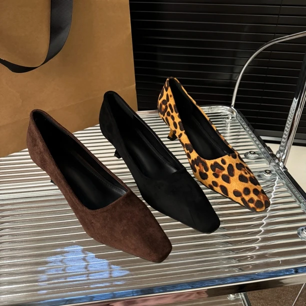 气质黑色绒面高跟鞋女2024年秋新款方头粗跟职业百搭通勤中跟单鞋