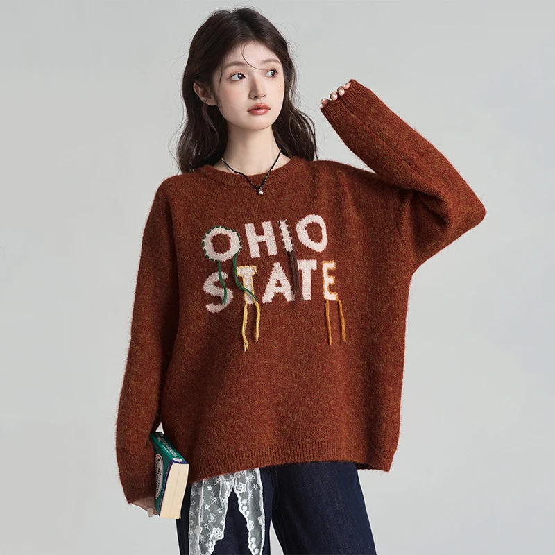 帛卡琪2024秋冬新款圆领字母提花套头毛衣女宽松保暖软糯针织衫潮