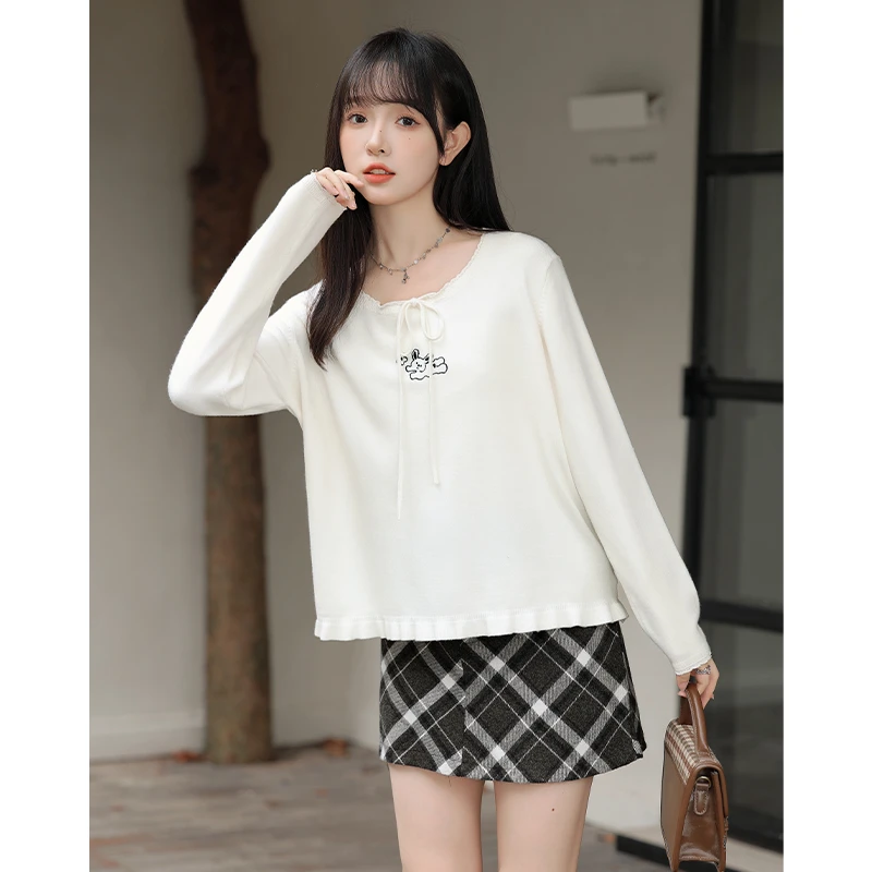 帛卡琪2024秋季新款卡通刺绣长袖T恤女宽松百搭显瘦正肩打底上衣