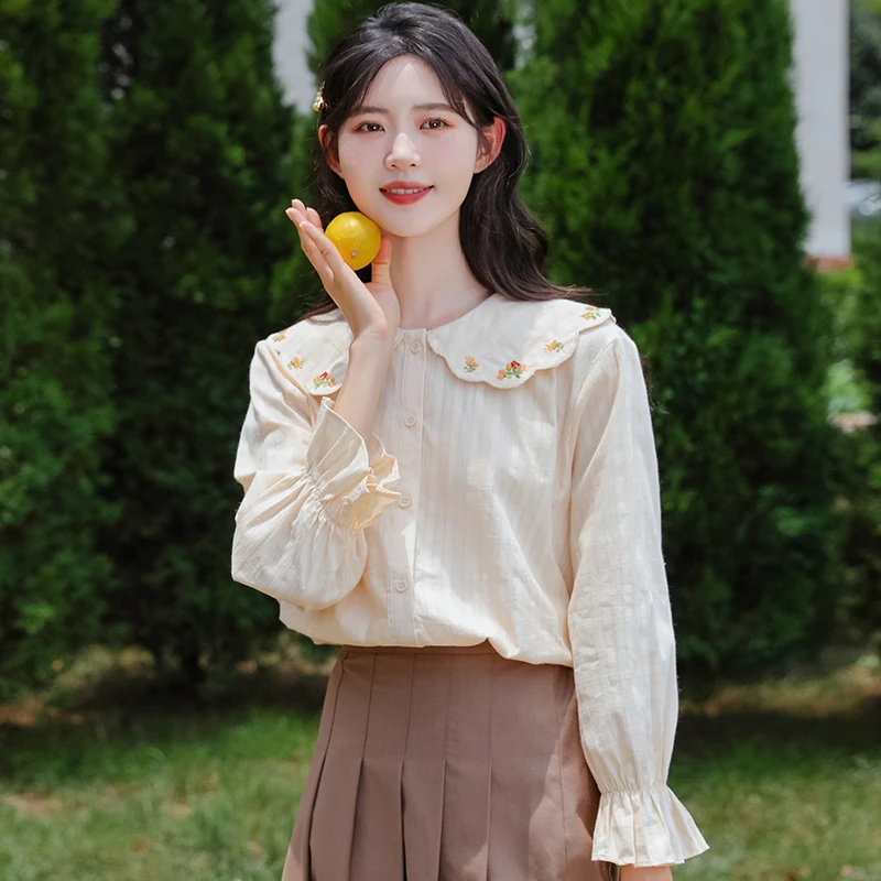 帛卡琪2025春秋新款娃娃领花朵刺绣衬衫女宽松喇叭袖衬衣休闲上衣