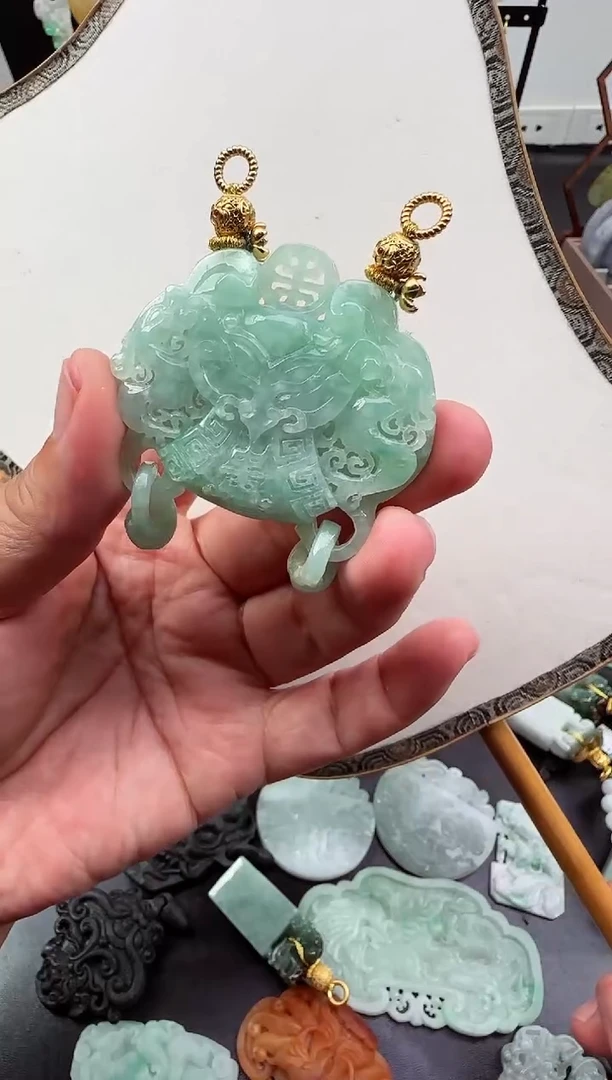 【闪购商品】定制翡翠未镶嵌吊坠