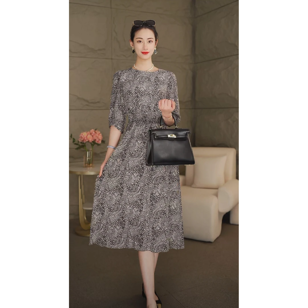 2025夏新款连衣裙女收腰显瘦时尚气质轻奢设计款高端印花裙子