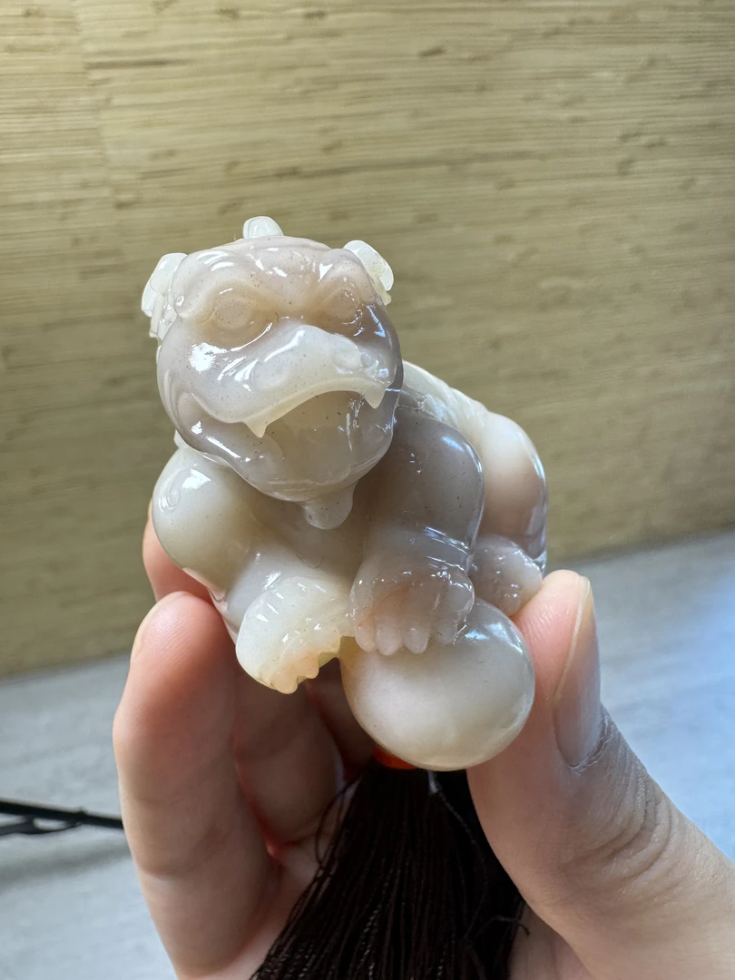 狮子戏球（寿山善伯石）