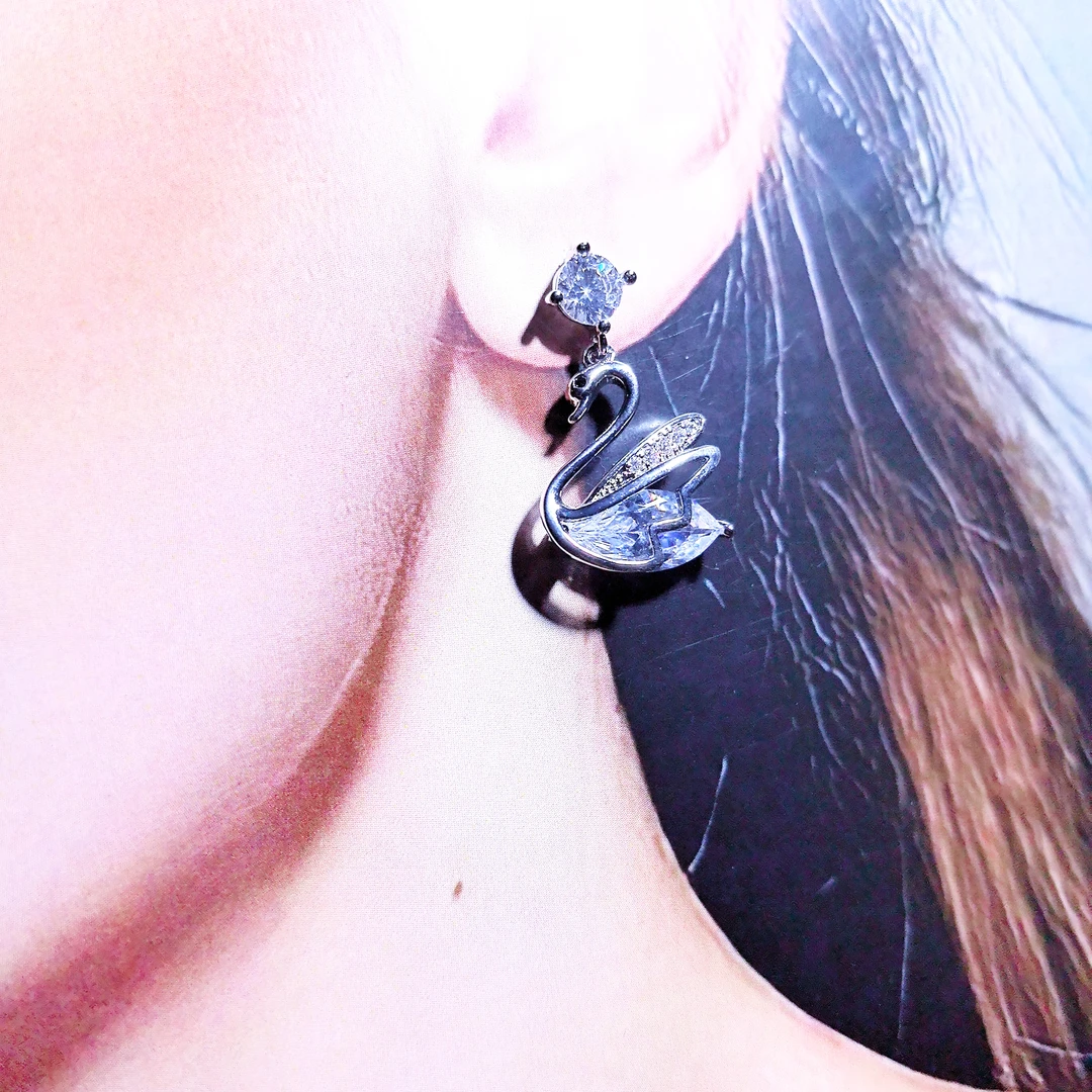 铜合金锆石耳饰 新款银针镶钻天鹅耳钉时尚气质知性精致Q137优雅