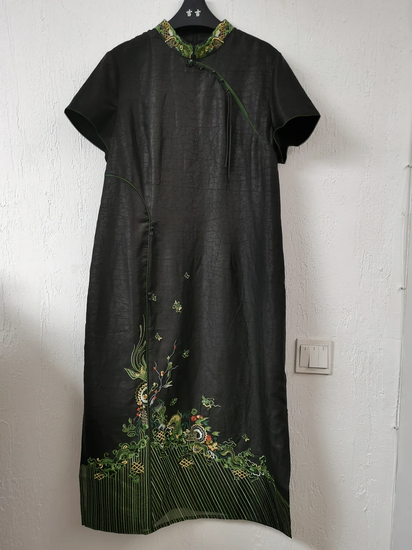 伊美香云纱（时8598）黑龟纹老料重工刺绣国风时尚气质款连衣裙