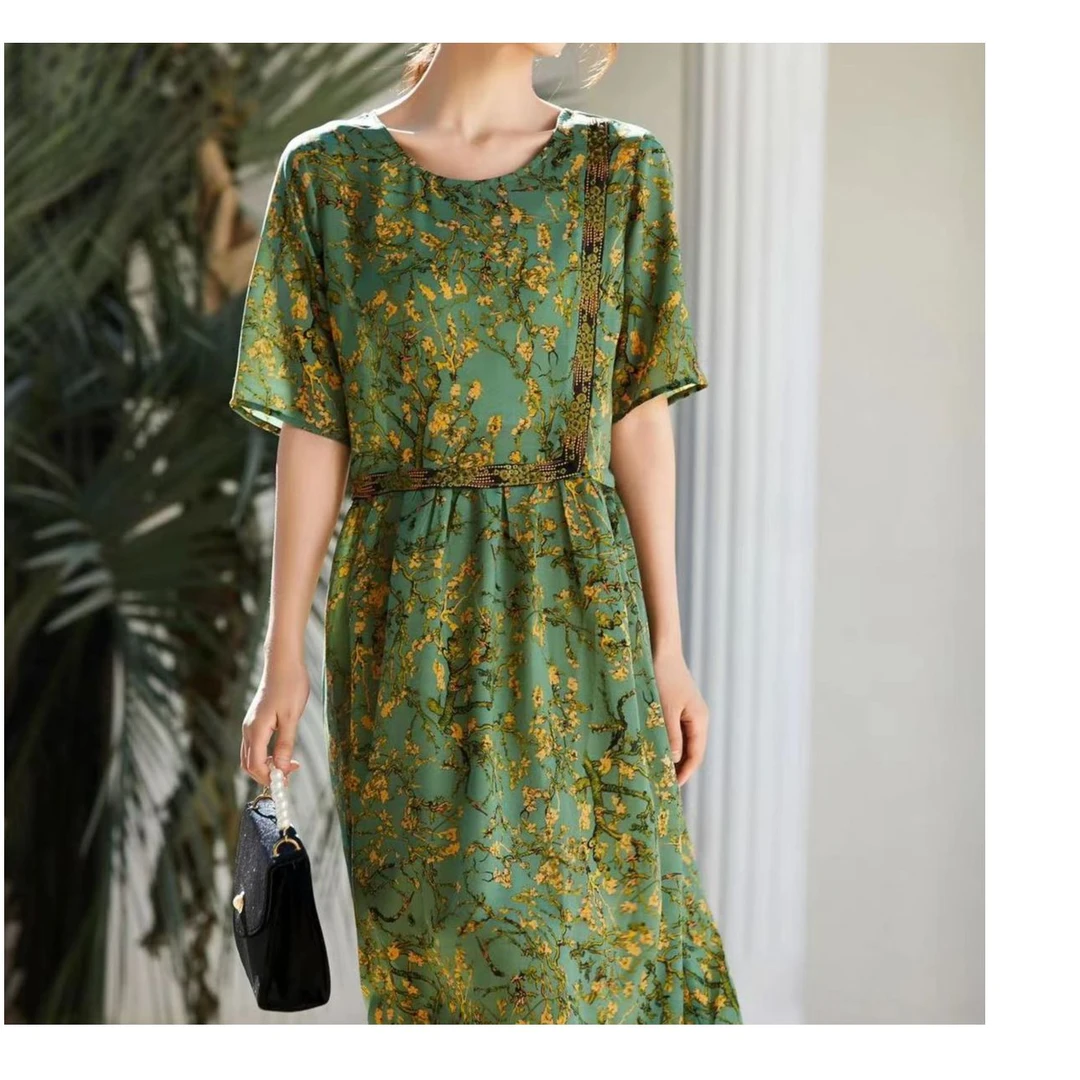 9-3323-30新款圆领刺绣连衣裙