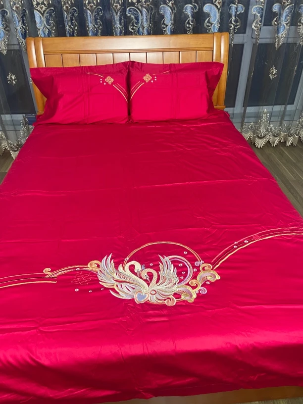 精品贡缎四件套刺绣工艺（如遇瑕疵款请慎拍不退换）