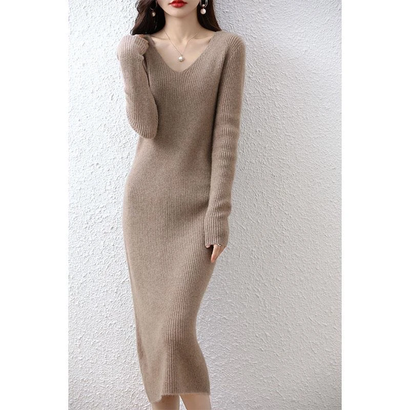 中长款V领毛衣裙女秋冬新款针织连衣裙配大衣修身过膝百搭打底裙v