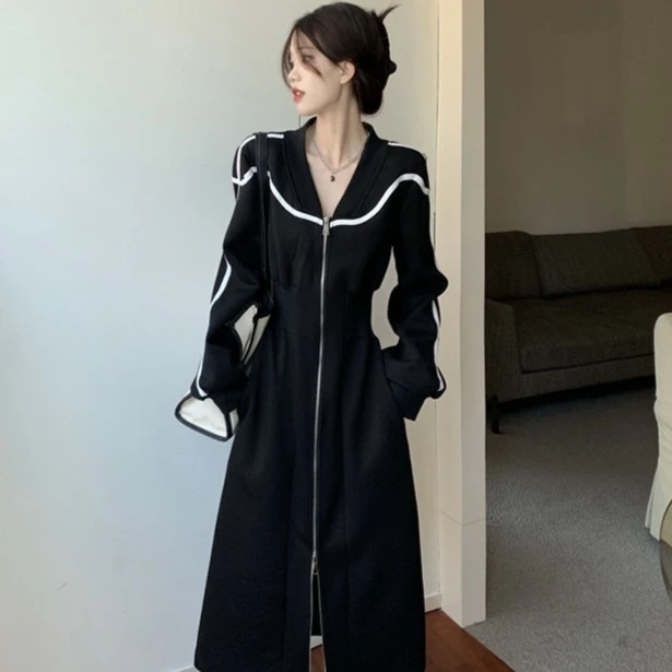 轻奢气质小众设计感连衣裙女2023早秋新款洋气显瘦减龄复古裙子女