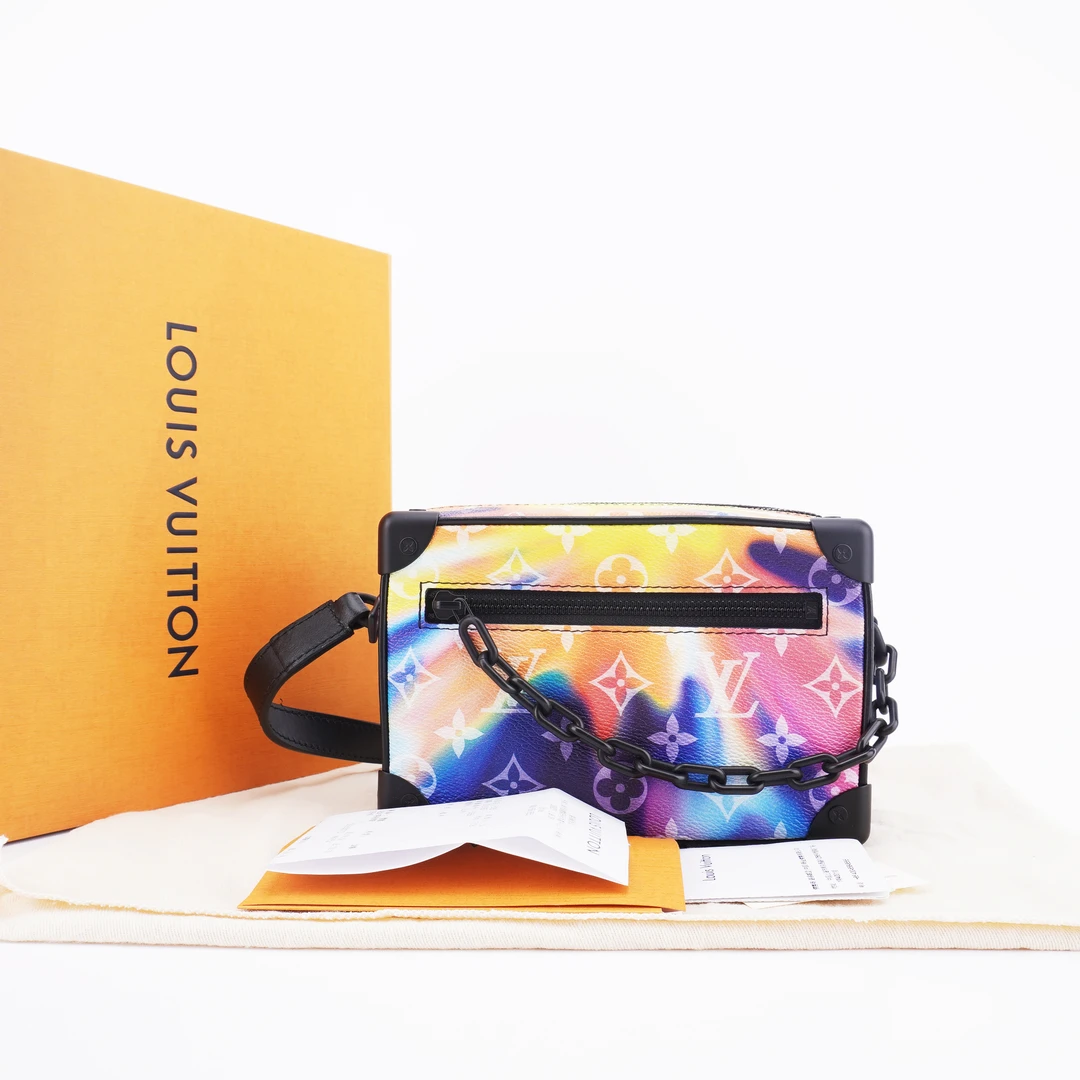 99闲置LV soft trunk满印印花彩色斜挎包18.5/13/8 D832