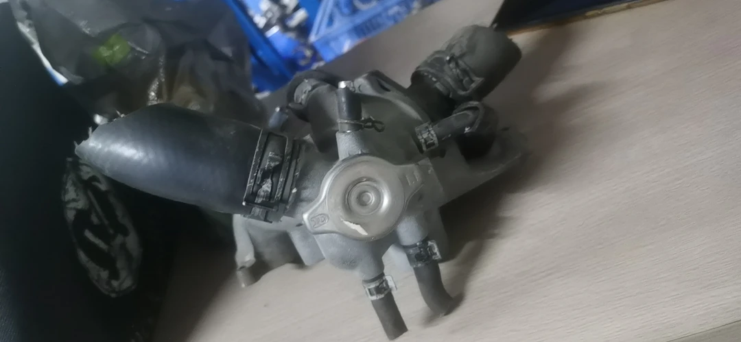 锐志2.5节温器底座原装拆车事故车拆车！