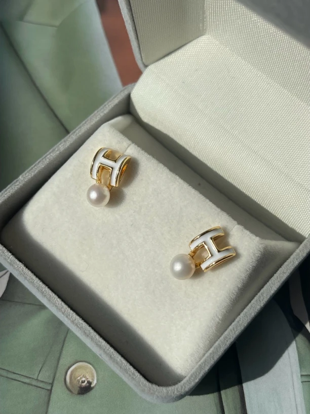 【喆明珍珠】2024春季爆款淡水无核白色珍珠纯银耳钉HH