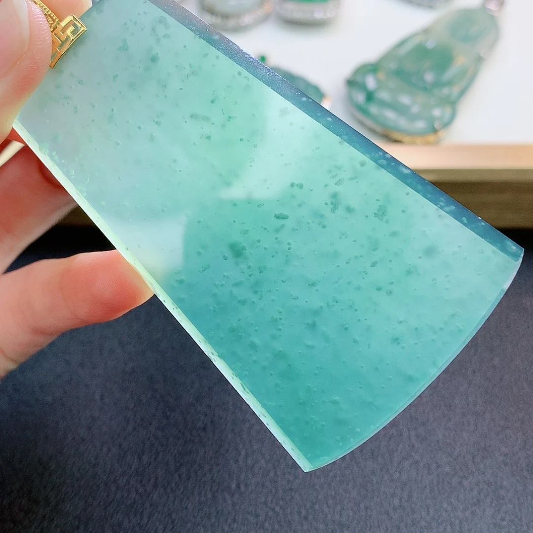 翡翠颈饰18K金镶嵌翡翠