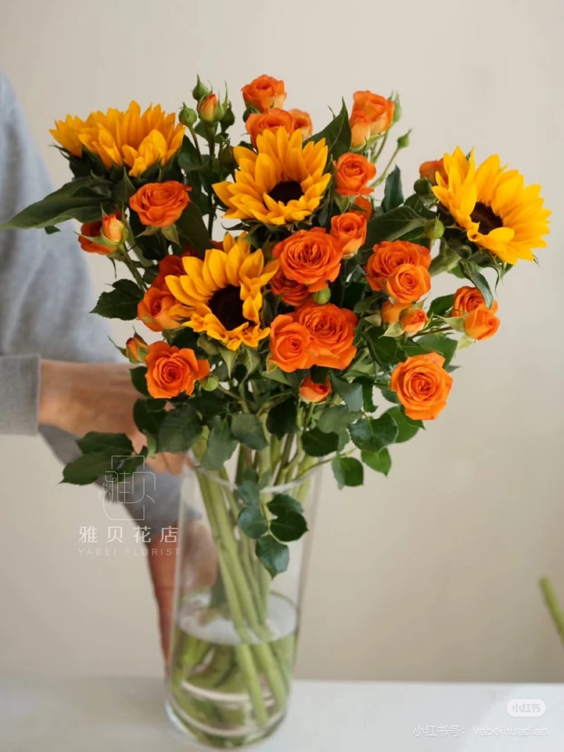毕业季！心想事成！5枝向日葵加5支多头玫瑰（花苞半开）-生活鲜花家居花瓶插花
