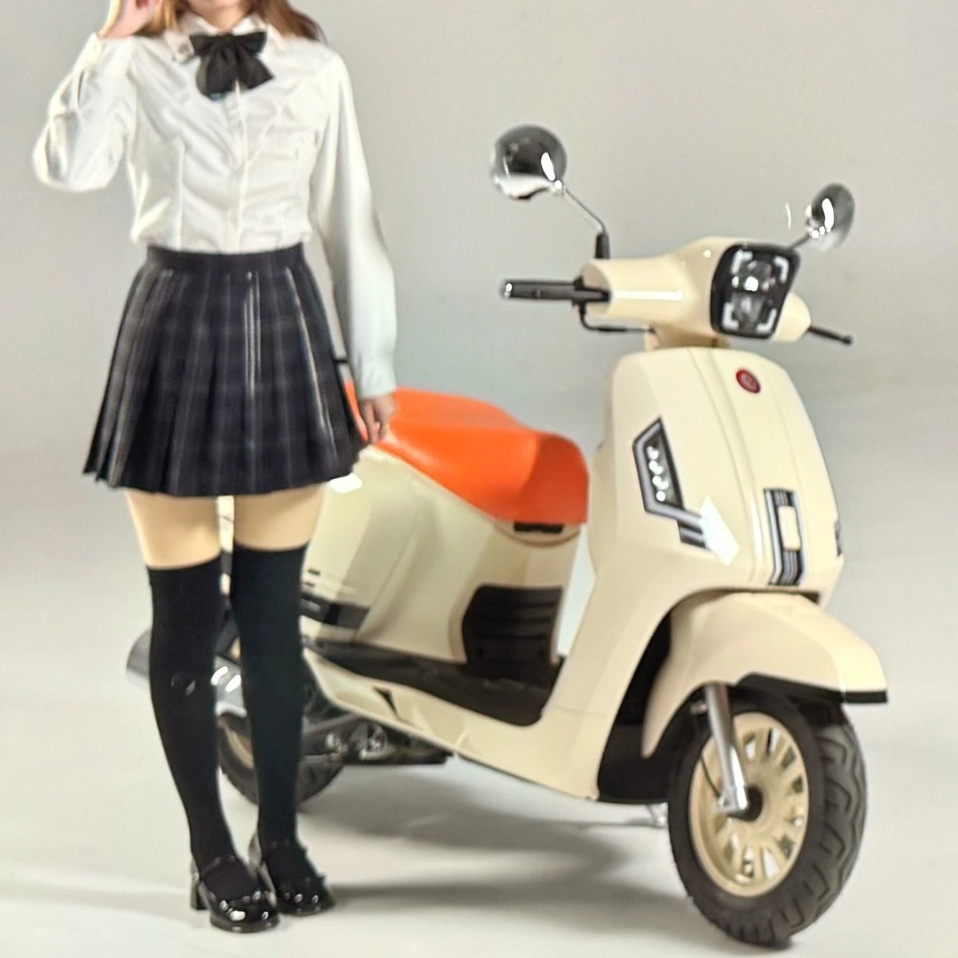 破界小卡拉125两轮踏板摩托车时尚潮流反光镜前挡风