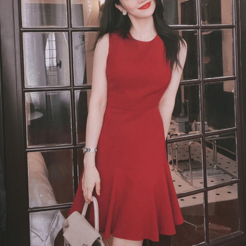 收腰氛围感连衣裙女春气质名媛高级感红色无袖裙子性感夏季小个子