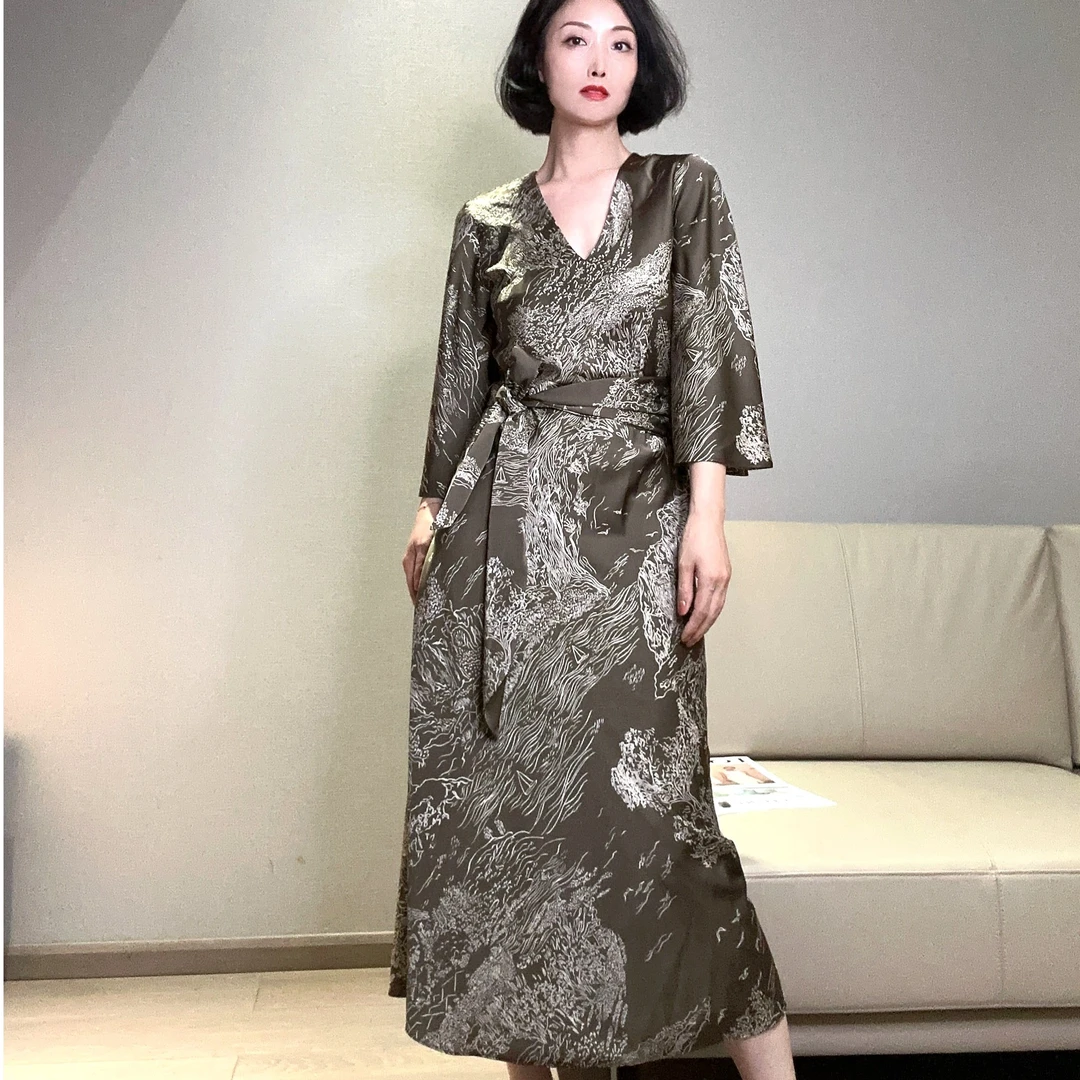 (现货)小众设计格调定制印花五分喇叭袖中长款连衣裙MD8738