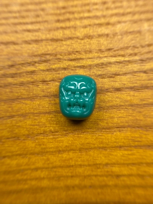 高瓷玉化绿（科技）兽面背云配饰