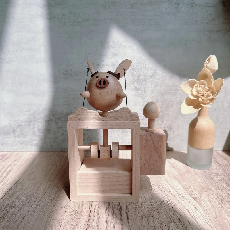 木制电动小节日礼物创意礼品家居摆件会飞的猪木质手工工艺品