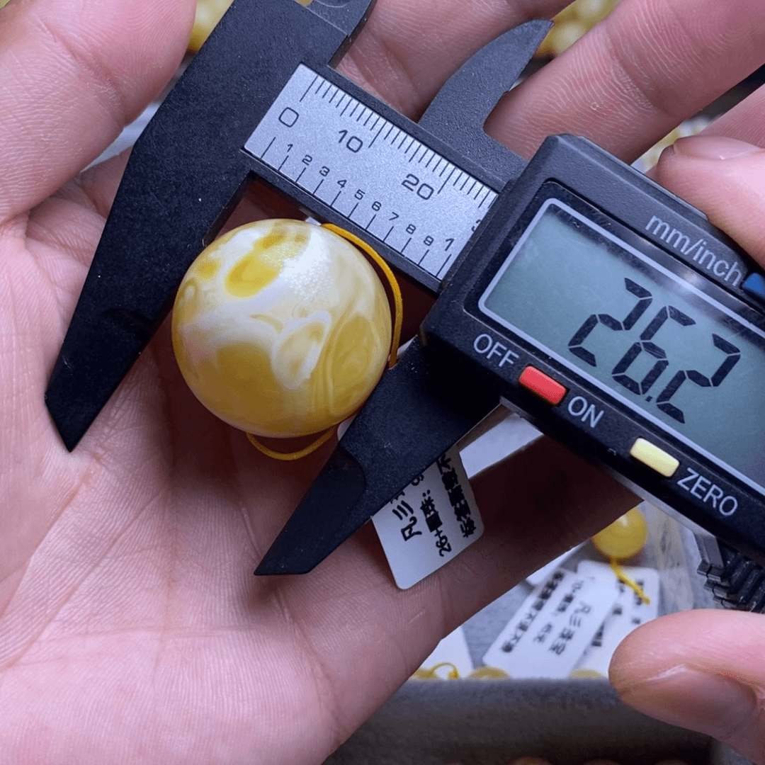【闪购商品】蜜蜡裸石未镶嵌26+圆珠