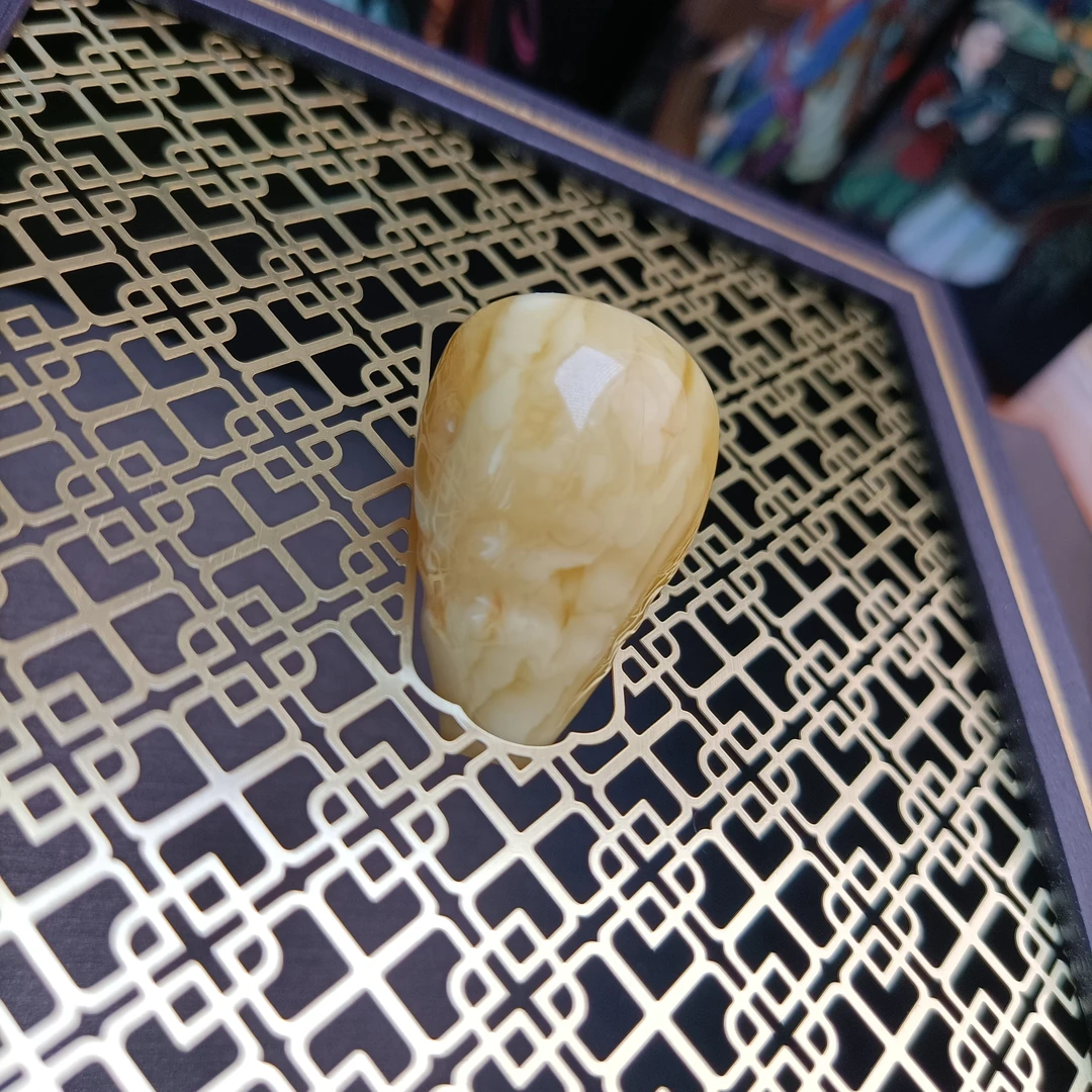 俄料蜜蜡金白虎皮妖花高货大三通（直径20.3*厚18.5高32.8）~1297