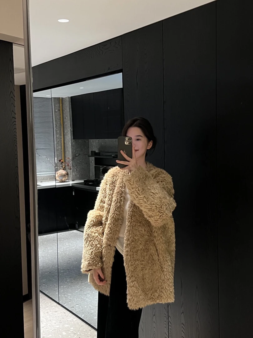 摩登时尚保暖显瘦外套女冬季新款加厚保暖宽松秋冬万能毛茸茸上衣