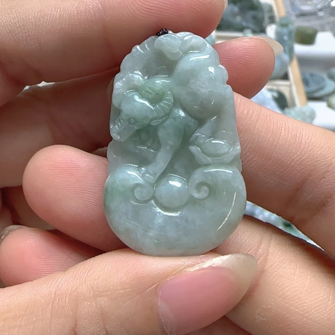 翡翠颈饰未镶嵌翡翠