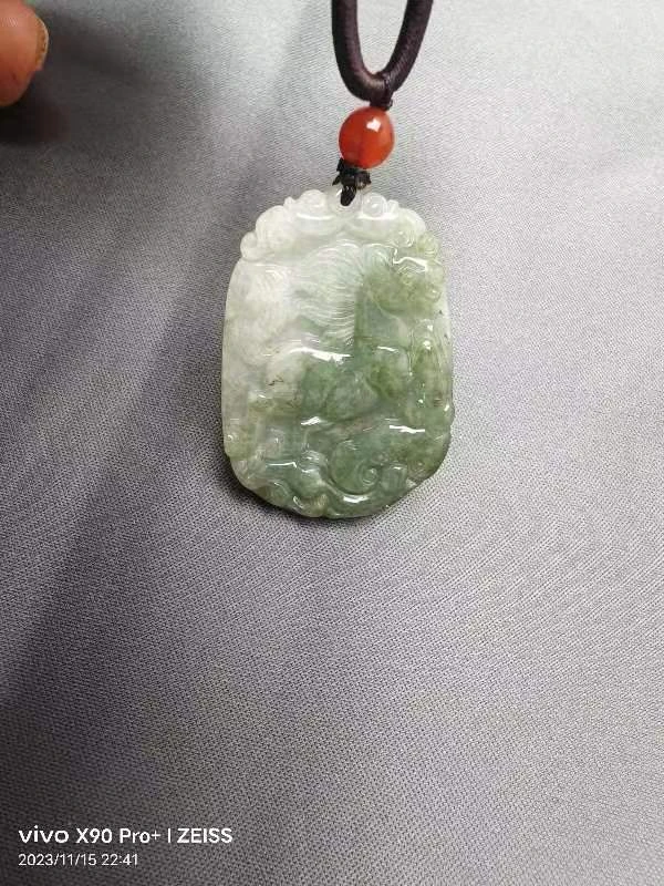 翡翠山水牌雕刻百搭气质精雕