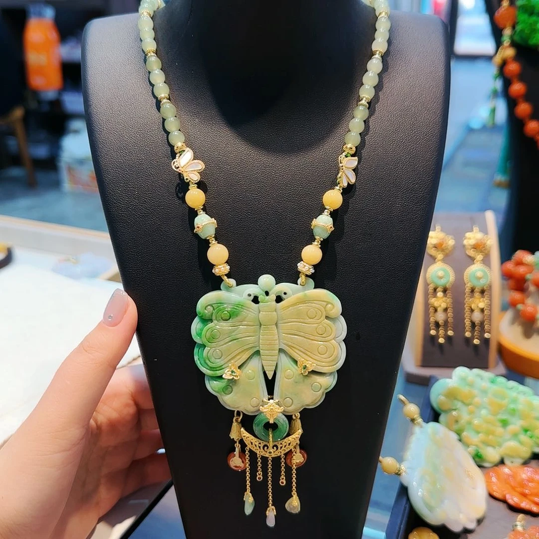 翡翠颈饰未镶嵌翡翠