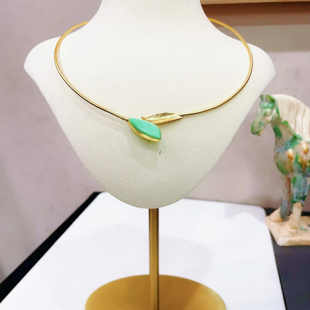天然翡翠阳绿项圈款
