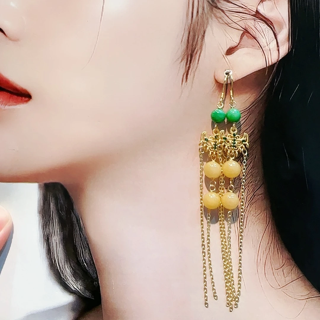 翡翠耳饰未镶嵌翡翠