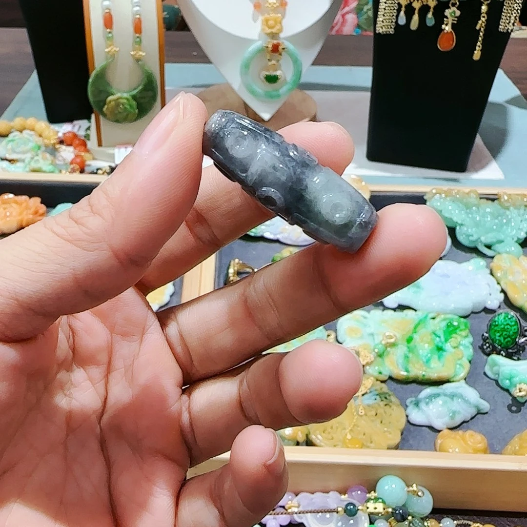 翡翠颈饰未镶嵌吊坠