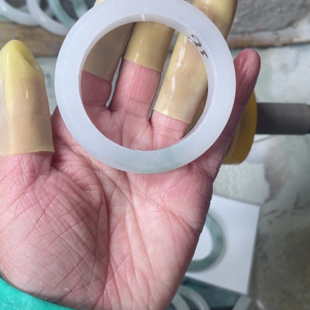 【闪购商品】石英质玉手镯未镶嵌微**坊定制