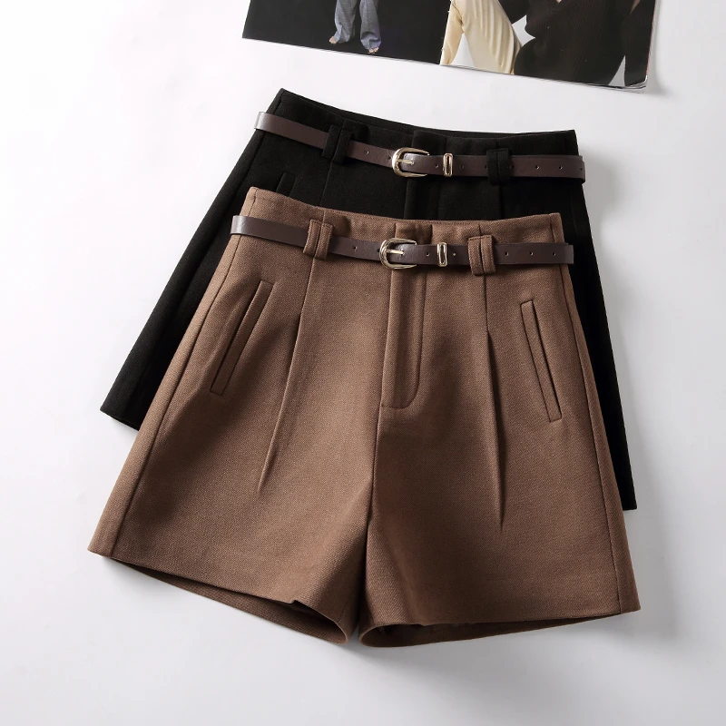 高腰黑色毛呢短裤女秋冬款2025新款百搭呢子阔腿冬天外穿A字靴裤