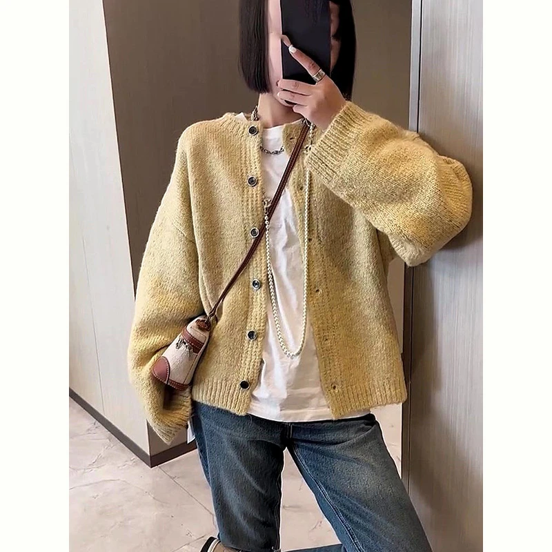 NUMEN BUTTON/灵扣甜美小心机高级设计感通勤穿搭浅黄色针织衫女