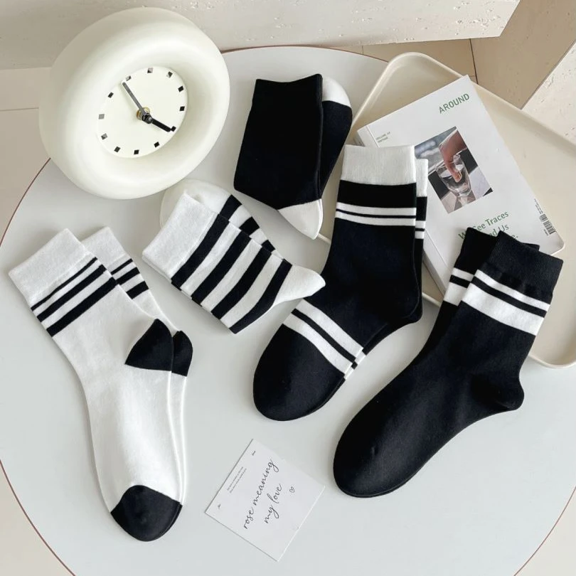 【子荷专属】冬季新款黑白条纹女士中长筒堆堆袜W6002