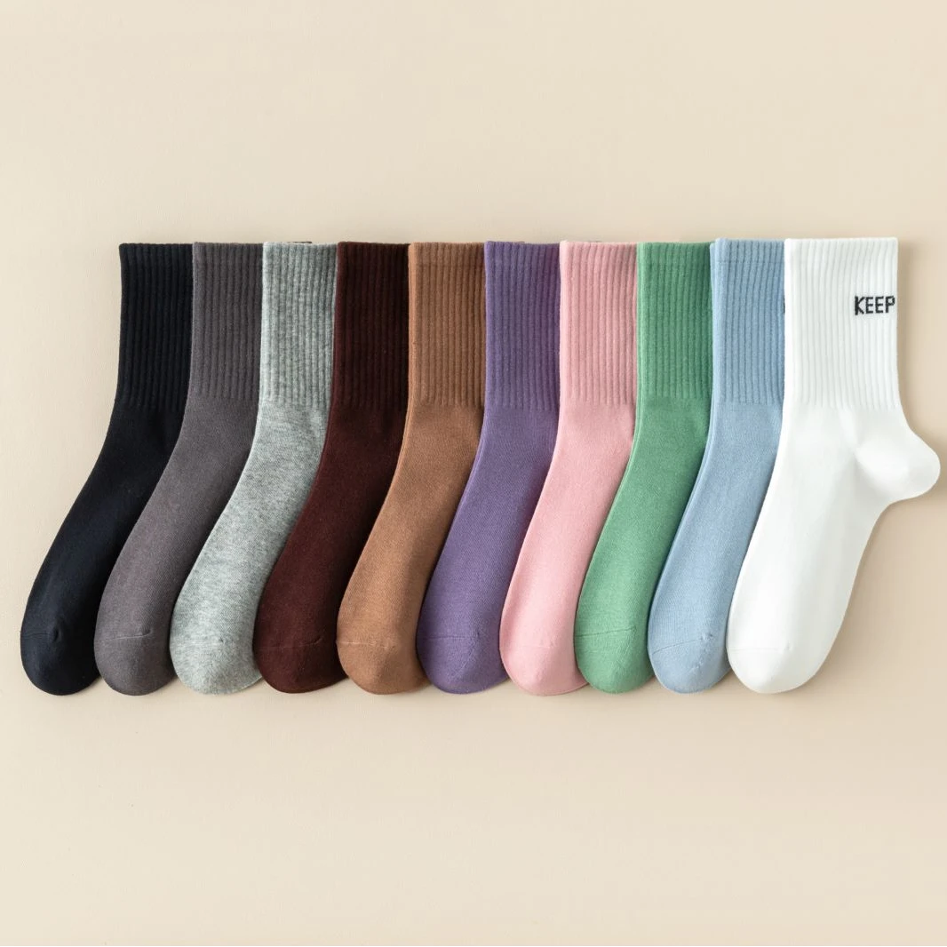 纯色字母百搭款中长筒袜子W8127