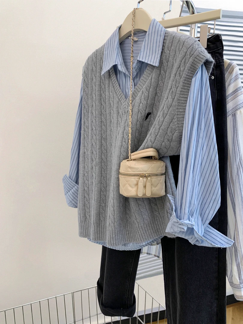 灰色v领刺绣针织马甲套装女春秋季宽松百搭洋气小个子叠穿两件套