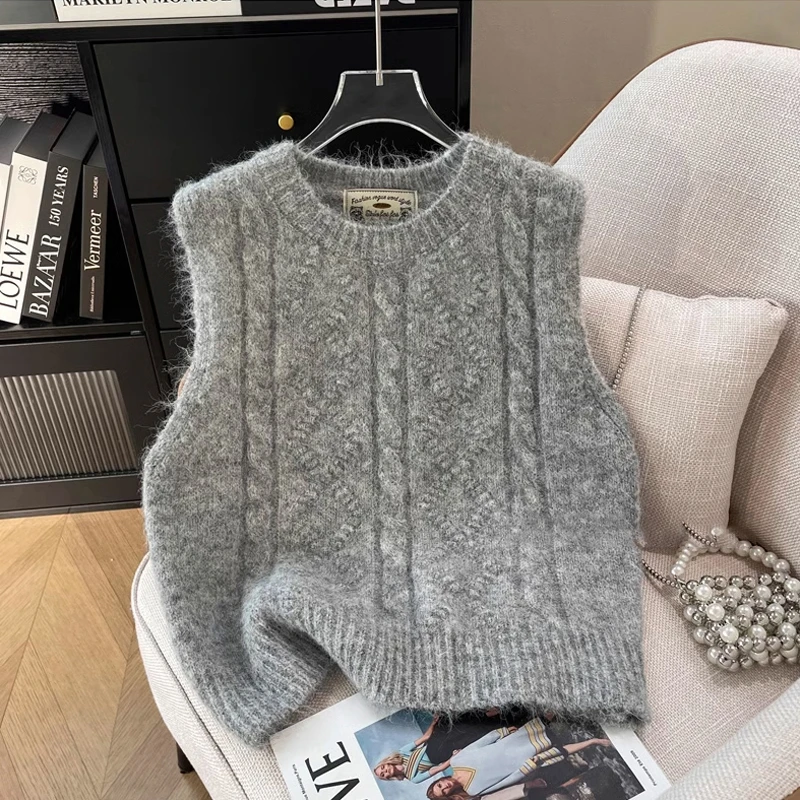 软糯麻花针织马甲女款外穿春秋季背心网红洋气百搭宽松毛衣坎肩厚
