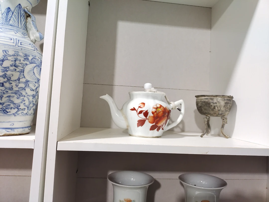 茶壶，小的瓷的茶壶。，，，