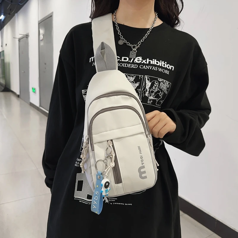 胸包女2025新款运动风设计感小众男款潮牌防水户外时尚单肩斜挎包