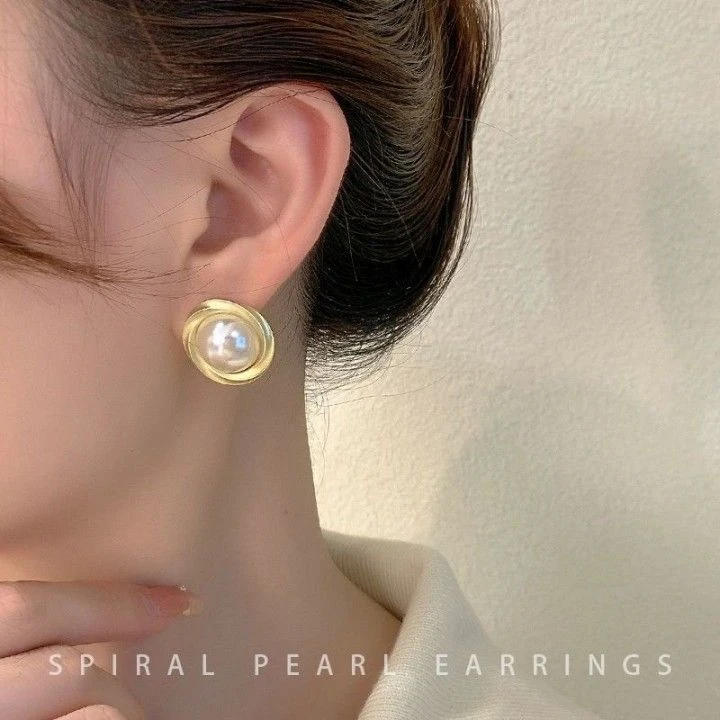 白色滴釉耳钉简约温柔秋冬高级感2023年新款潮小众轻奢设计感耳环